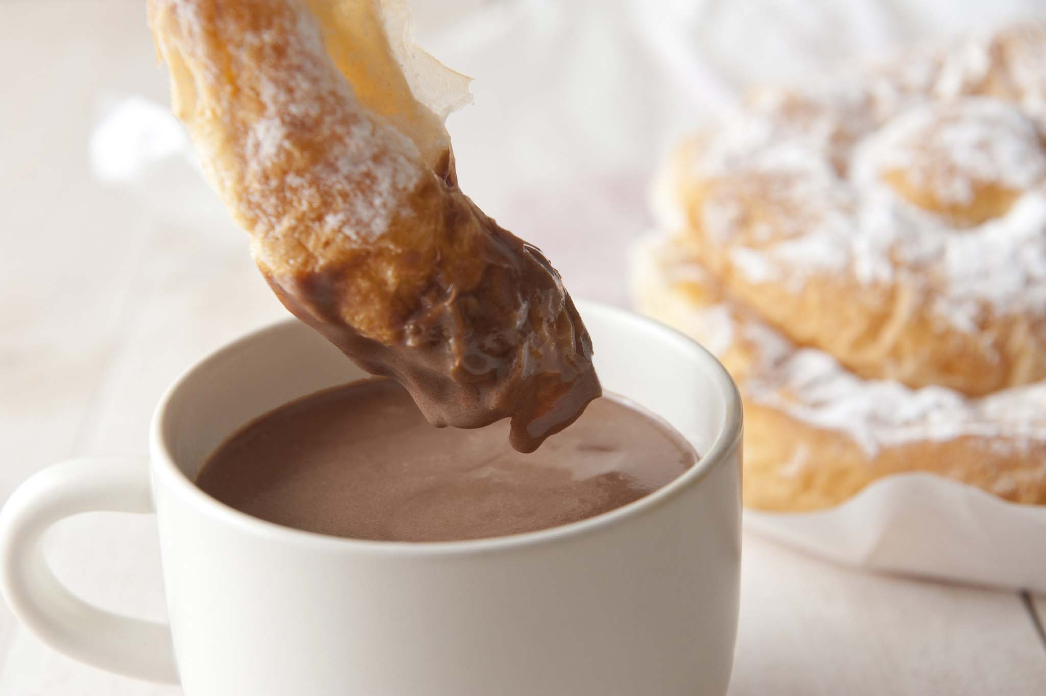 Chocolat with ensaimada