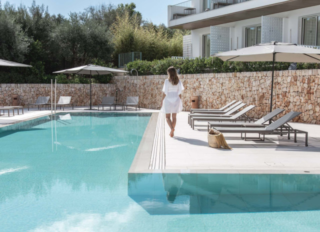 Swimming Pool & Pool Terrace in Cala Esmeralda | Inturotel